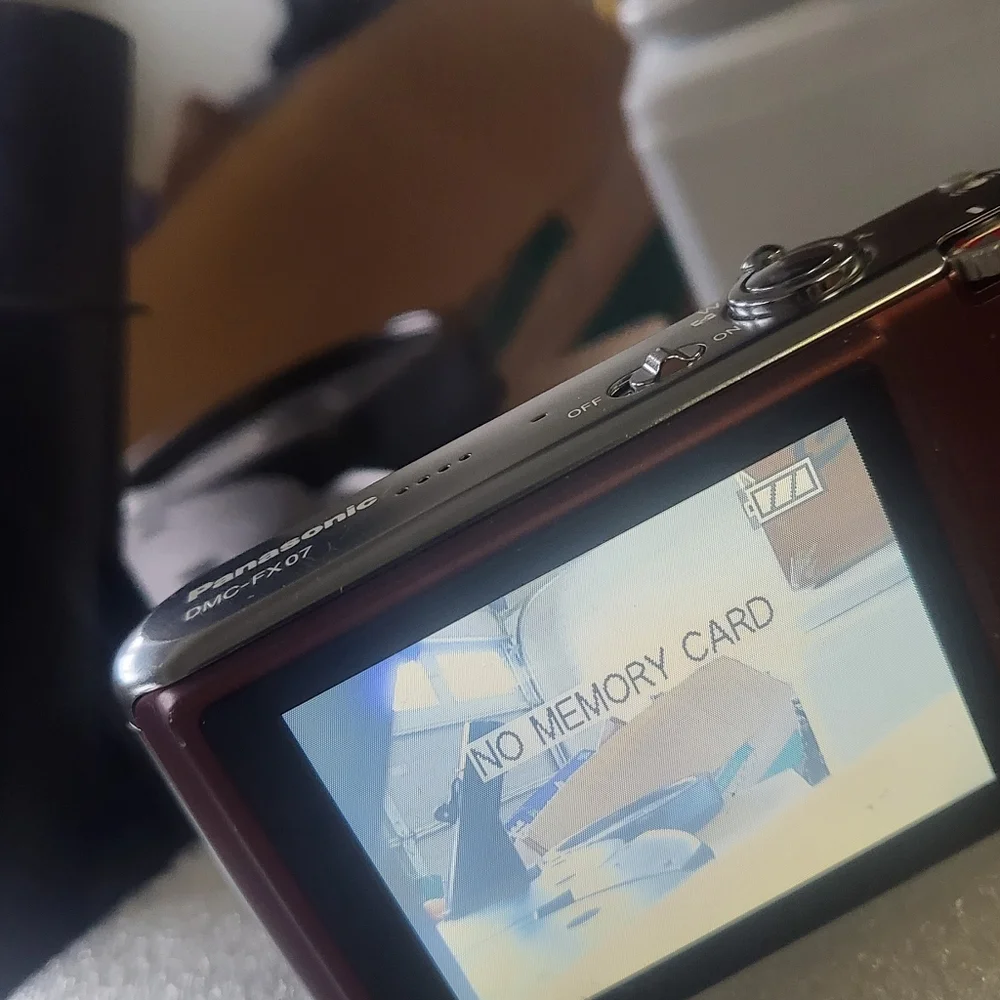 Panasonic Lumix DMC-FX07 – Leica Lens, 7.2MP, Vintage Digital Camera + Battery